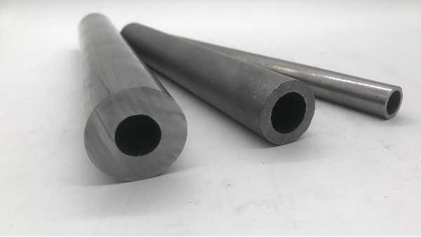 不同合金钢管的性能差异与对应应用领域解析