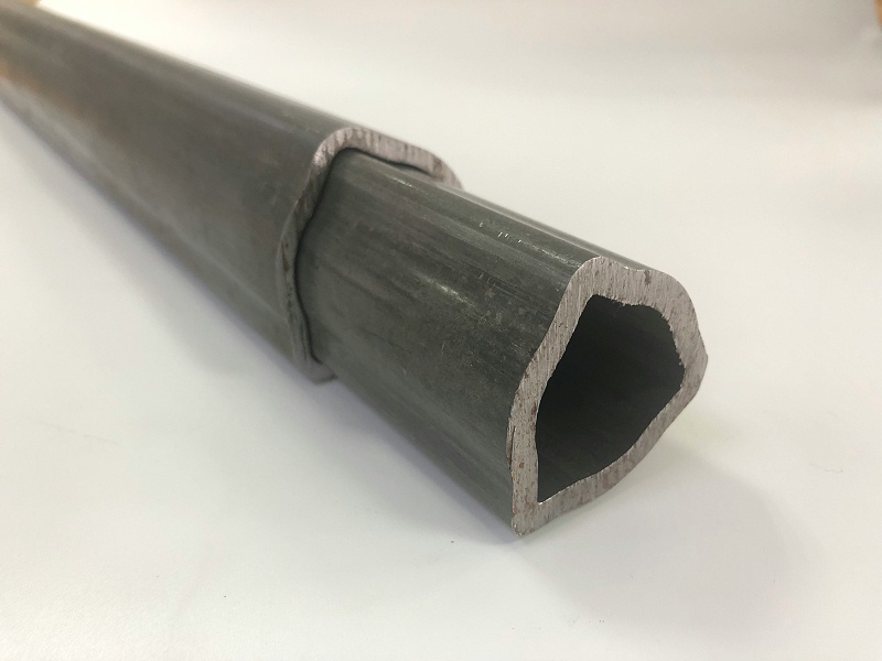 在农业机械化快速发展的当下，无缝钢管作为农用机械的核心基础部件，广泛应用于拖拉机、联合收割机、播种机等设备的传动、支撑、流体输送等关键部位。农用机械长期在田间露天作业，面临粉尘、潮湿、振动、冲击等复杂工况，因此无缝钢管的选型直接关系到农机的运行稳定性、使用寿命与作业效率。常州市天展钢管有限公司深耕无缝钢管领域多年，结合农用机械的工况特点，总结出实用的选型要点，同时以自身优质产品与专业服务，为农机行业提供适配的无缝钢管解决方案，助力农户与农机企业降本增效。1dcbf93363d8f98