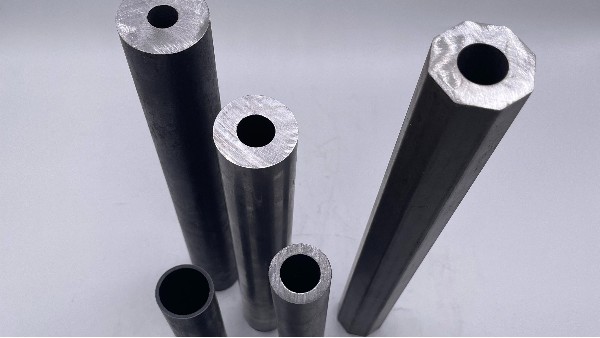 小口径无缝钢管定制优势解析，与普通钢管的核心区别