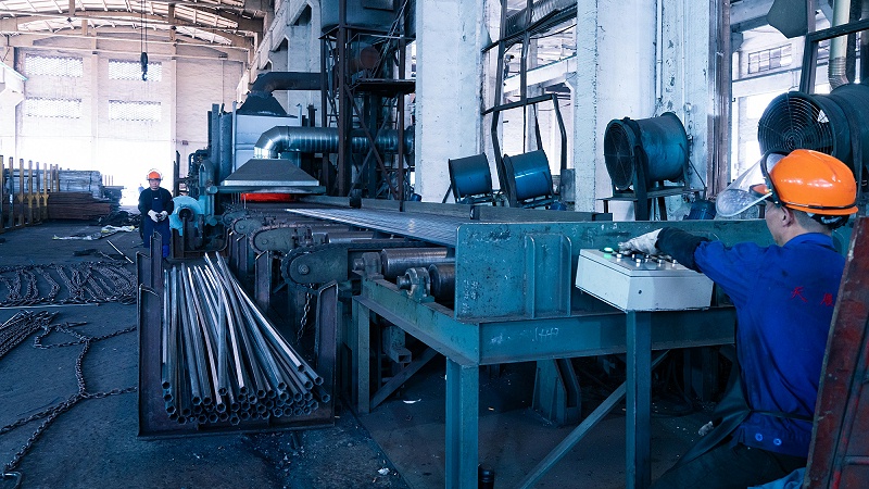 汽车减震器用无缝钢管：耐疲劳、高精度适配汽车悬挂系统核心部件